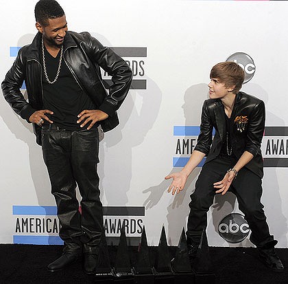 Justin Bieber  Usher on That Yup 6     Justin Bieber Shows Off His Awards To His Mentor Usher